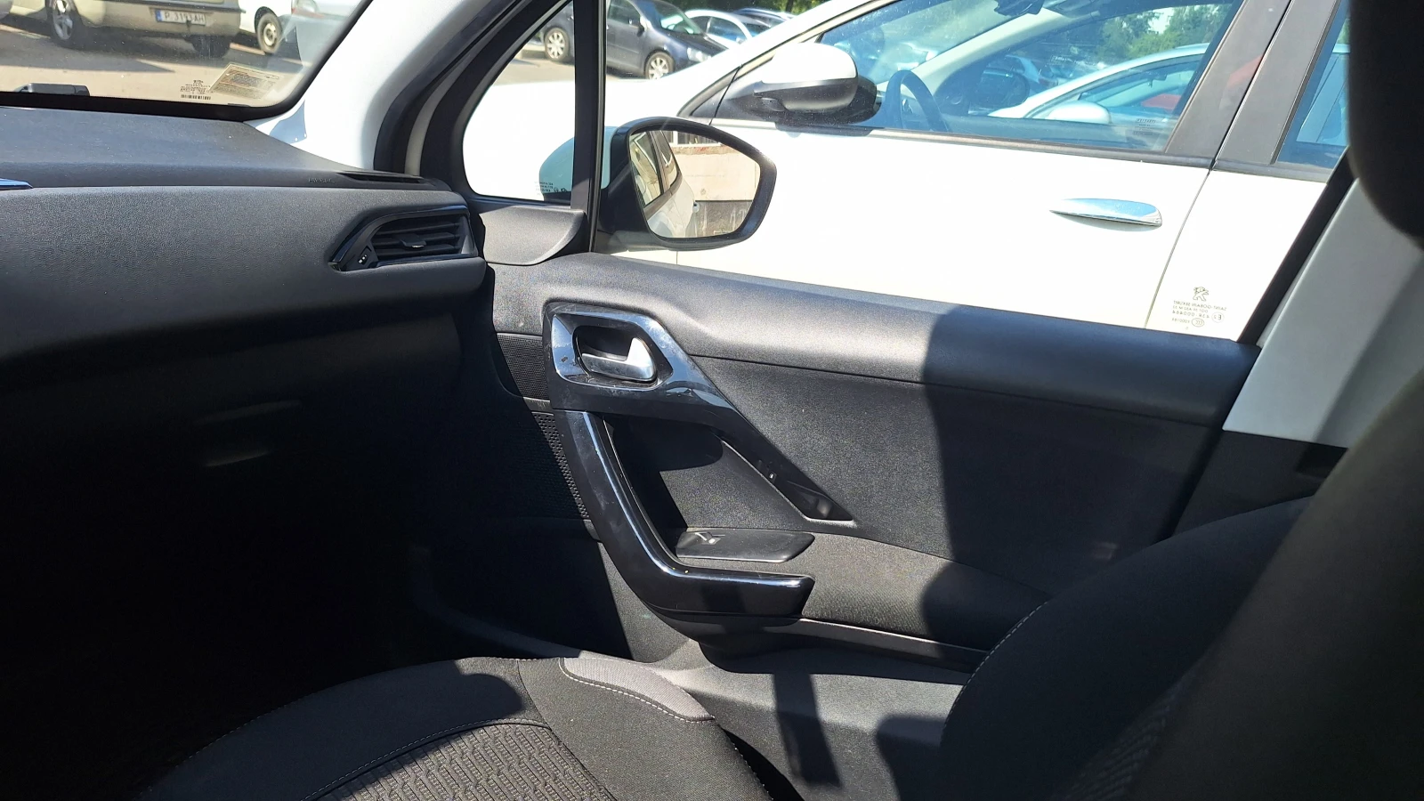 Peugeot 208, снимка 7 - Автомобили и джипове - 53967556