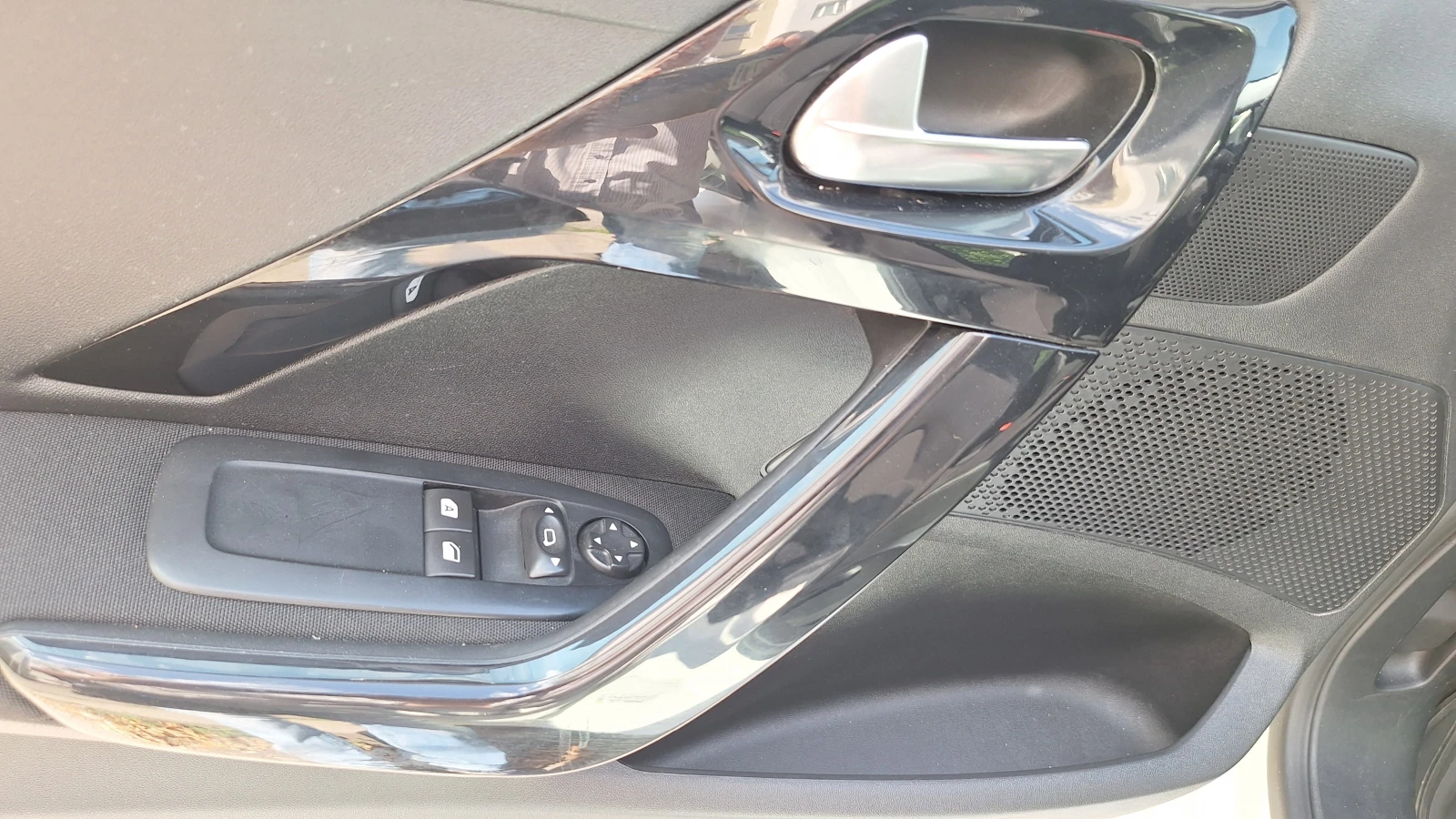 Peugeot 208, снимка 12 - Автомобили и джипове - 53967556