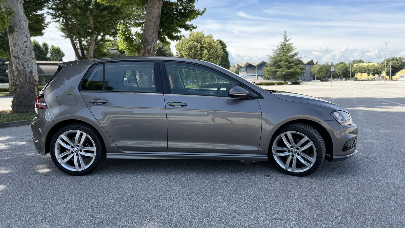 VW Golf 7 R-Line DSG   LED   NAVI   HELIX   TOP 🔥, снимка 4 - Автомобили и джипове - 54053223
