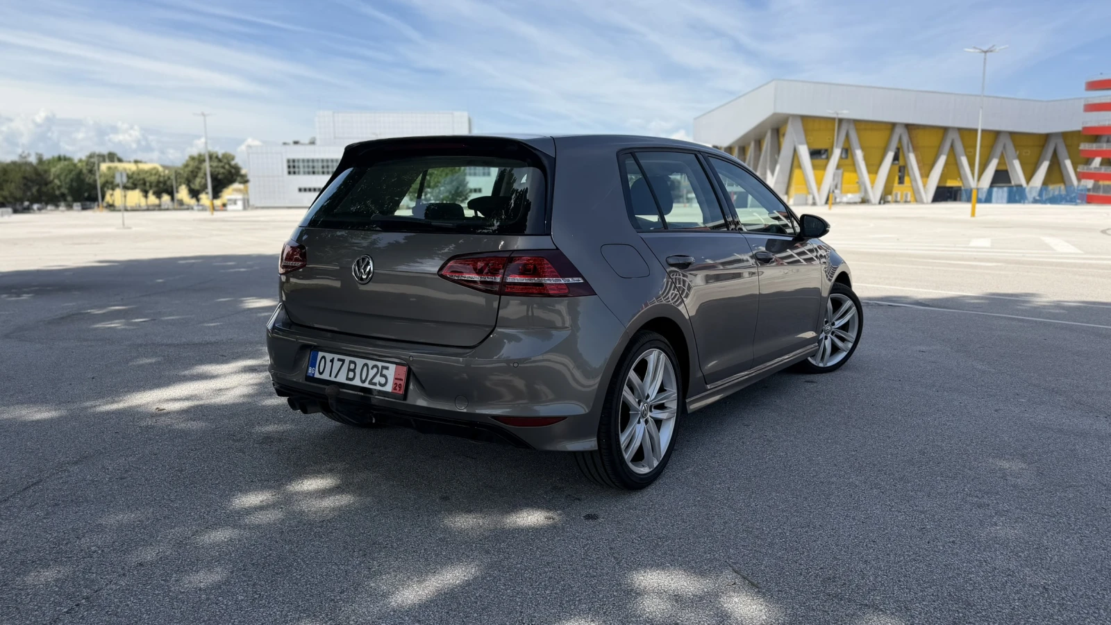 VW Golf 7 R-Line DSG   LED   NAVI   HELIX   TOP 🔥, снимка 5 - Автомобили и джипове - 54053223