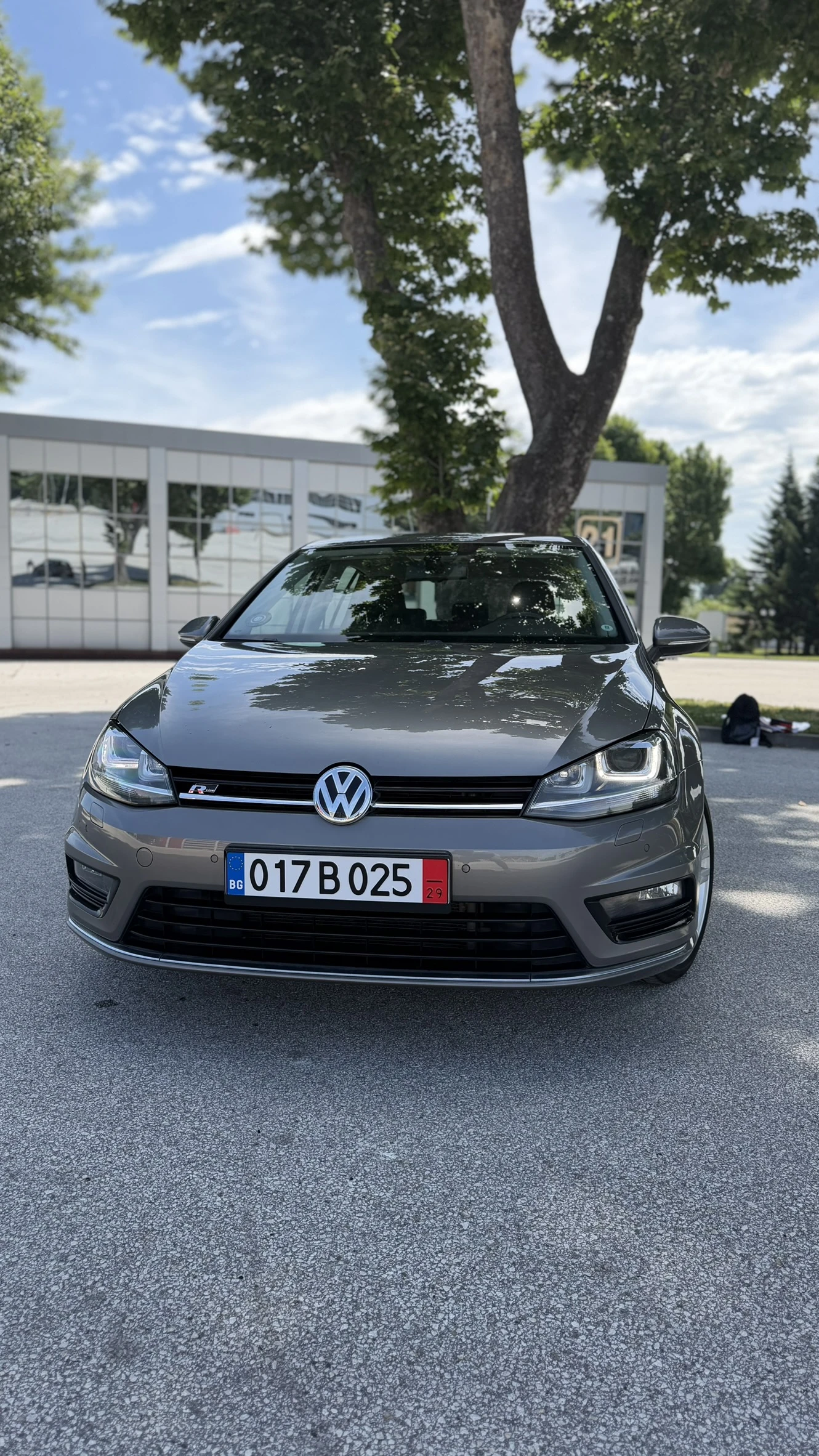 VW Golf 7 R-Line DSG   LED   NAVI   HELIX   TOP 🔥, снимка 2 - Автомобили и джипове - 54053223