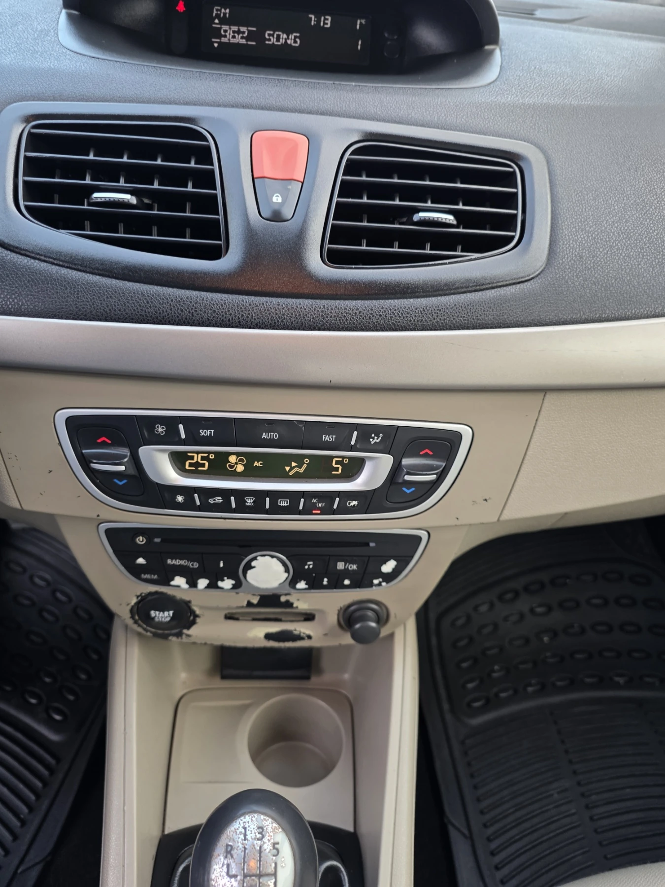 Renault Fluence, снимка 12 - Автомобили и джипове - 54201740