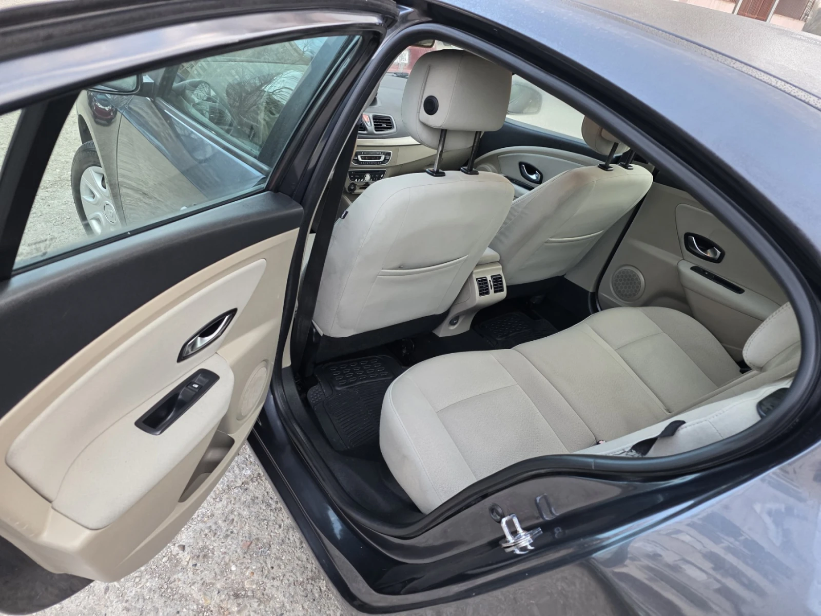 Renault Fluence, снимка 10 - Автомобили и джипове - 54201740