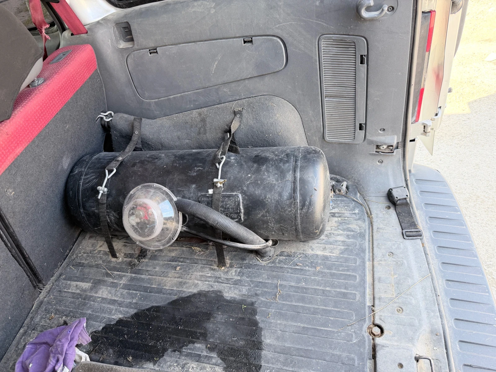 Opel Combo 1.4Газ Бензин, снимка 8 - Автомобили и джипове - 54312756