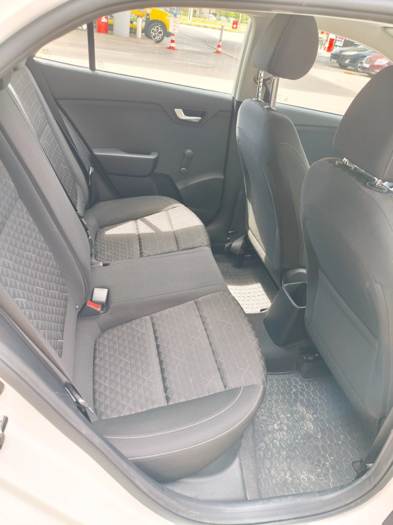 Kia Rio, снимка 8 - Автомобили и джипове - 54398606