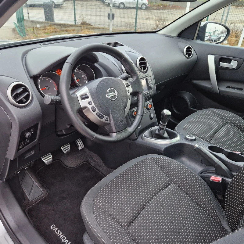 Nissan Qashqai 2.0 4х4 ШВЕЙЦАРИЯ , снимка 9 - Автомобили и джипове - 48829521