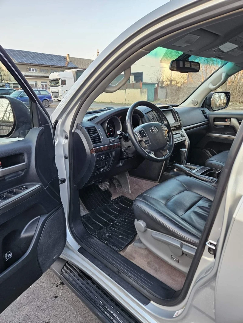 Toyota Land cruiser 200, снимка 9 - Автомобили и джипове - 49122732