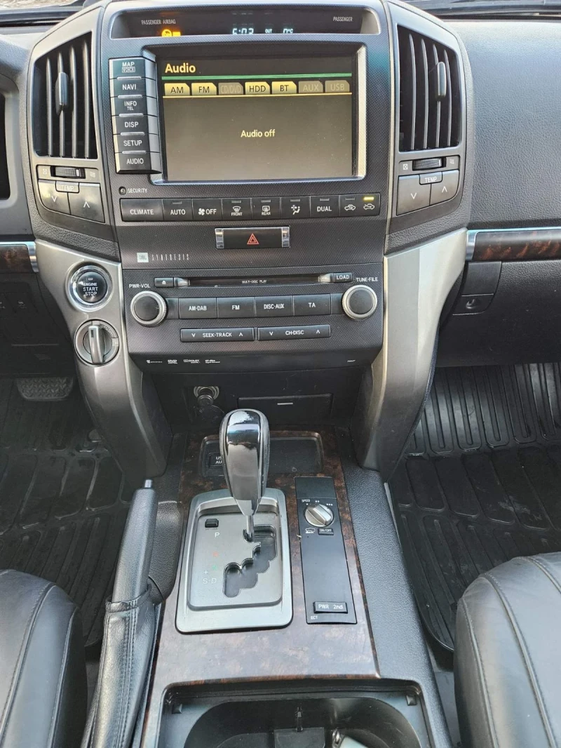 Toyota Land cruiser 200, снимка 12 - Автомобили и джипове - 49122732