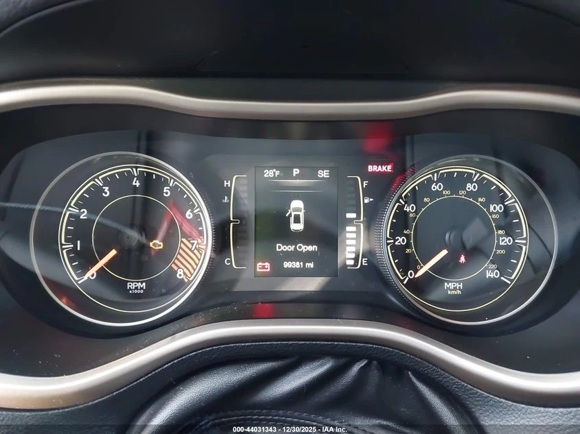 Jeep Cherokee 3.2L V-6 DOHC, 271HP 4X4 Drive, снимка 7 - Автомобили и джипове - 53879131