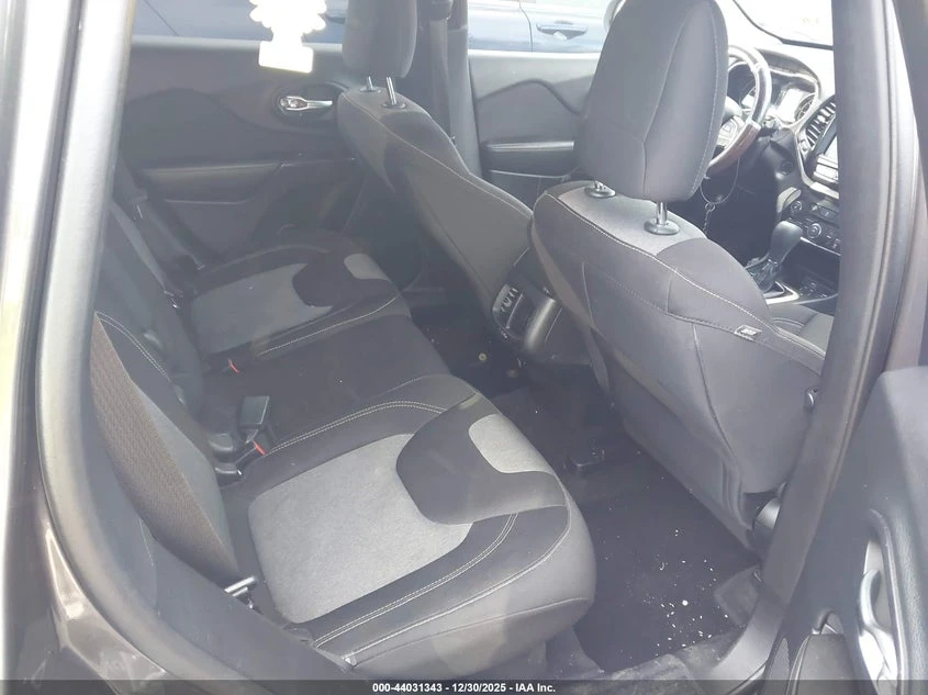 Jeep Cherokee 3.2L V-6 DOHC, 271HP 4X4 Drive, снимка 8 - Автомобили и джипове - 53879131