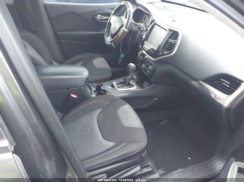 Jeep Cherokee 3.2L V-6 DOHC, 271HP 4X4 Drive, снимка 5 - Автомобили и джипове - 53879131