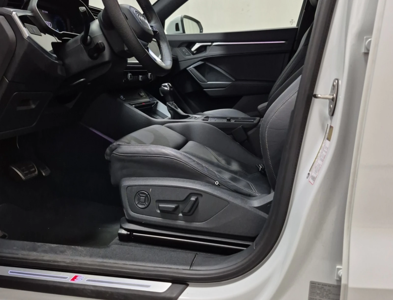 Audi Q3 S-line* Progressiv* Пано* Virtual* Без удар* , снимка 11 - Автомобили и джипове - 54394775