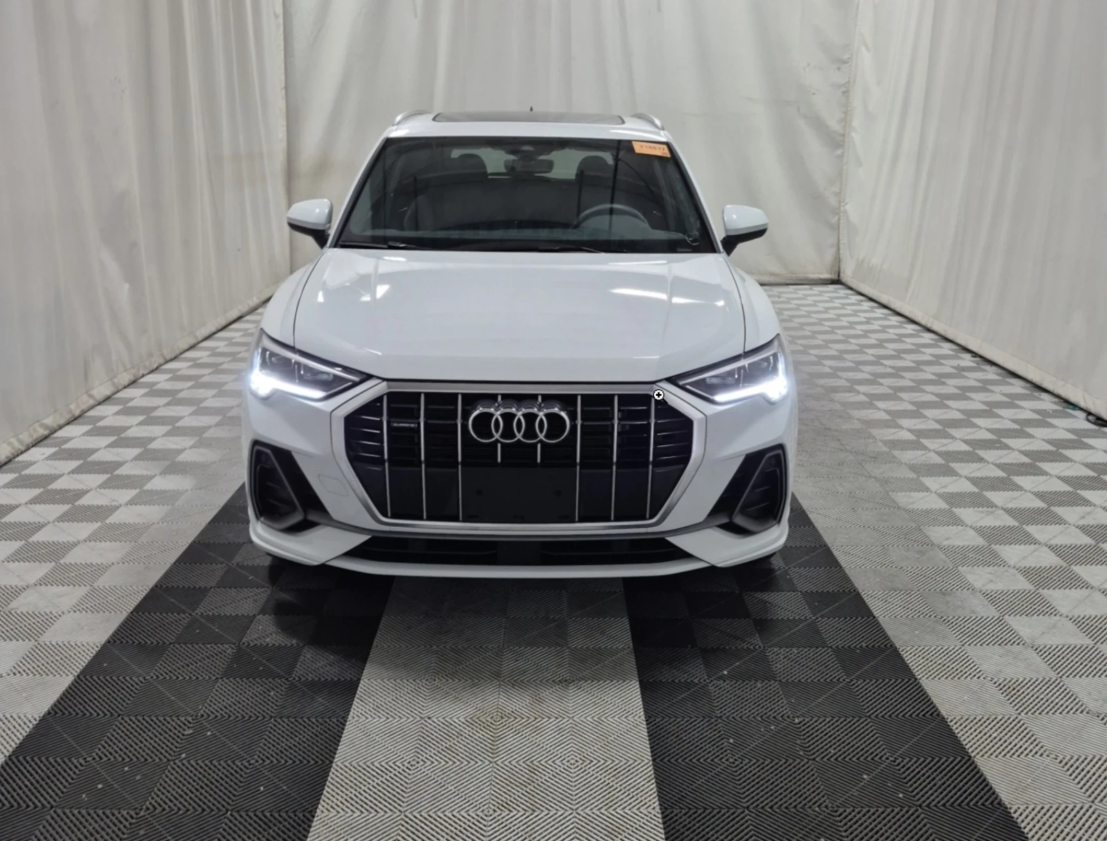 Audi Q3 S-line* Progressiv* Пано* Virtual* Без удар* , снимка 3 - Автомобили и джипове - 54394775