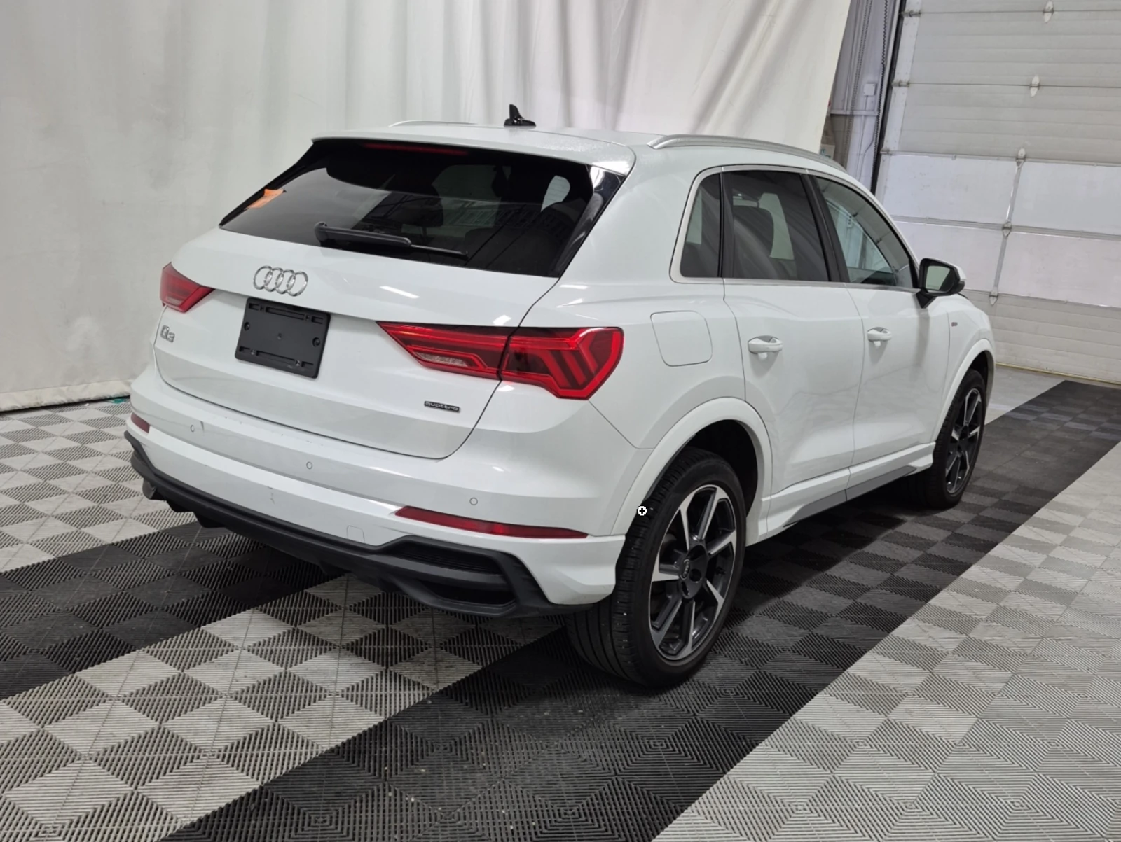 Audi Q3 S-line* Progressiv* Пано* Virtual* Без удар* , снимка 6 - Автомобили и джипове - 54394775