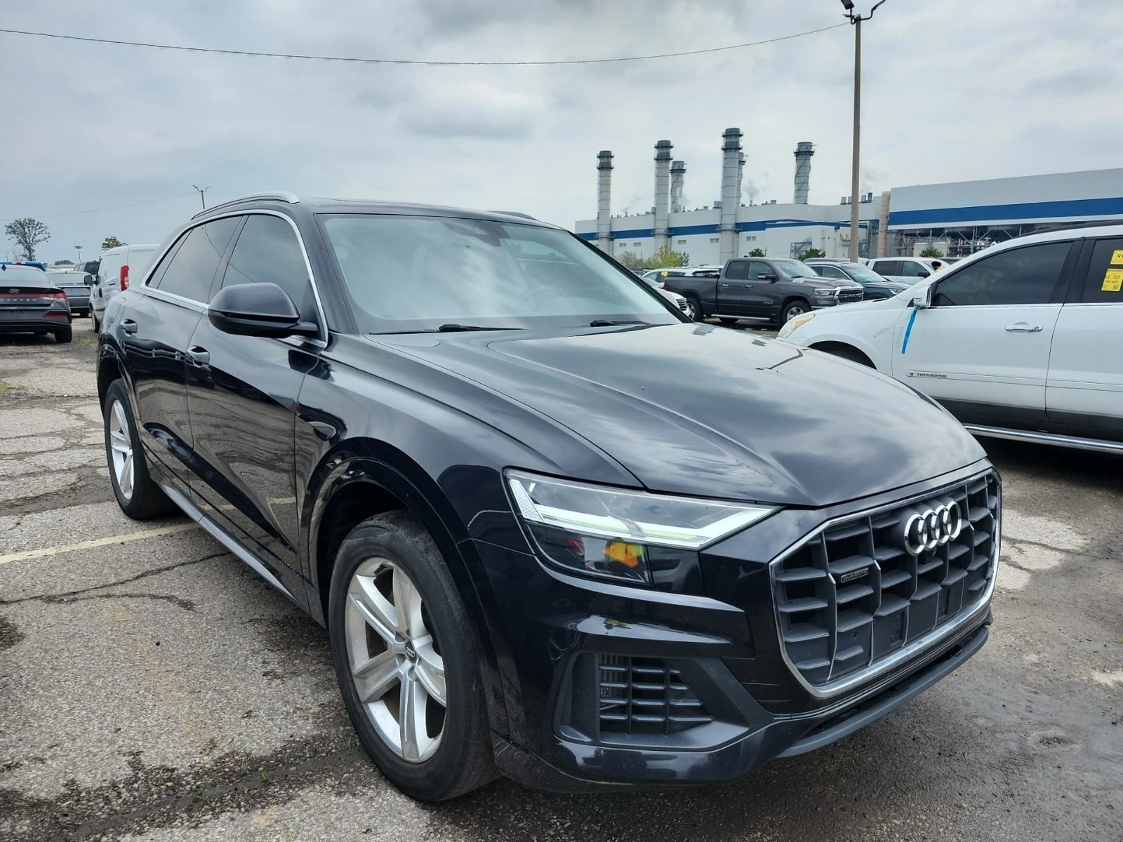 Audi Q8 * PROGRESSIV * CARFAX * АВТОКРЕДИТ* , снимка 2 - Автомобили и джипове - 56082852