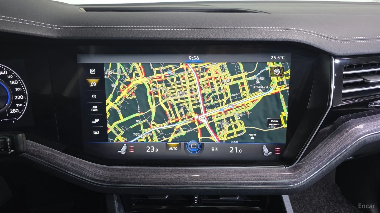 VW Touareg 3.0TDI - DISTRONIC - ПОДГРЕВИ - ПАНОРАМА, снимка 14 - Автомобили и джипове - 56103286