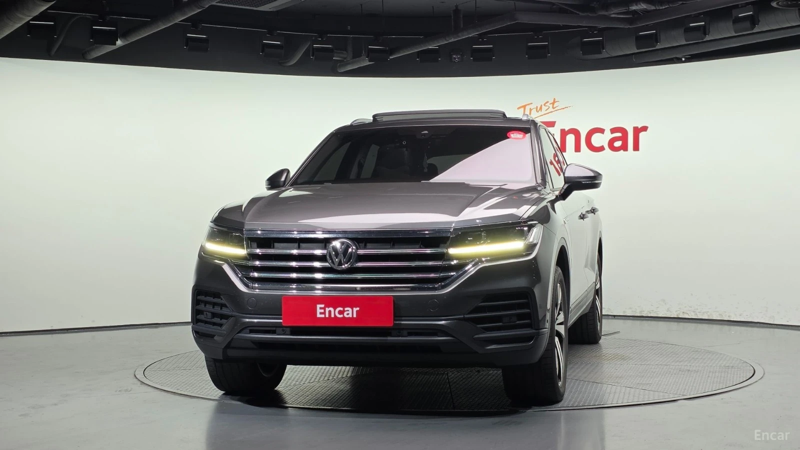 VW Touareg 3.0TDI - DISTRONIC - ПОДГРЕВИ - ПАНОРАМА, снимка 3 - Автомобили и джипове - 56103286