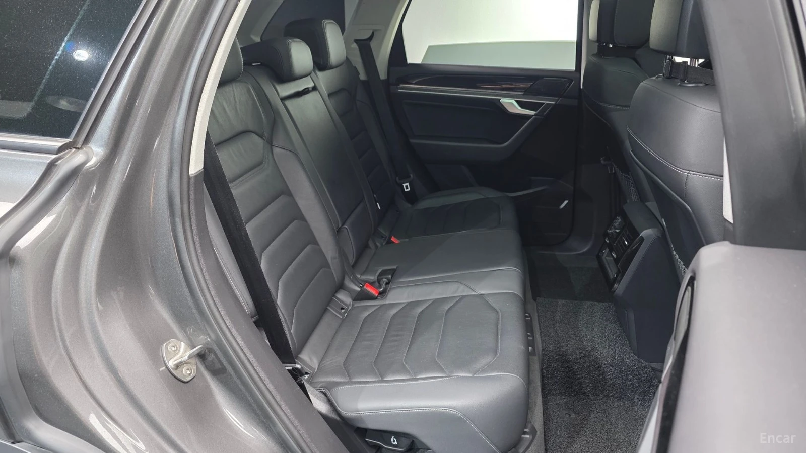 VW Touareg 3.0TDI - DISTRONIC - ПОДГРЕВИ - ПАНОРАМА, снимка 12 - Автомобили и джипове - 56103286