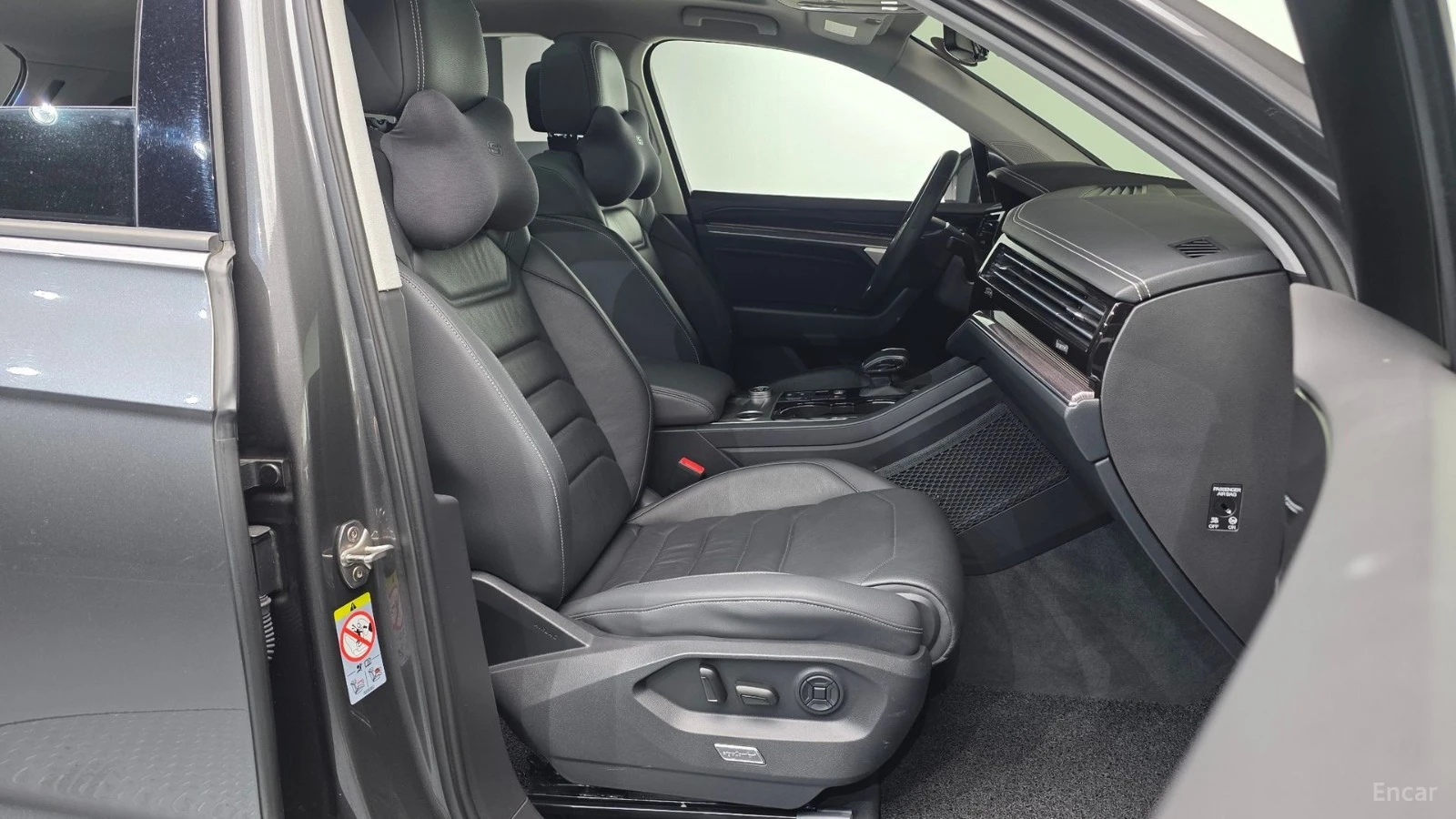 VW Touareg 3.0TDI - DISTRONIC - ПОДГРЕВИ - ПАНОРАМА, снимка 11 - Автомобили и джипове - 56103286