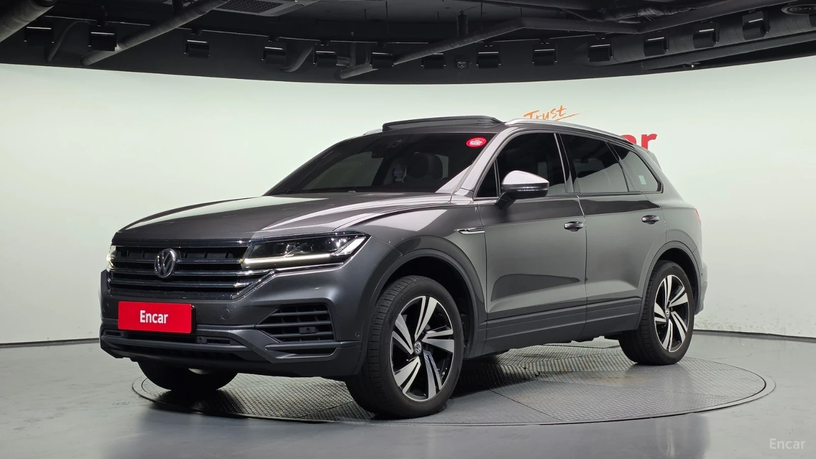 VW Touareg 3.0TDI - DISTRONIC - ПОДГРЕВИ - ПАНОРАМА