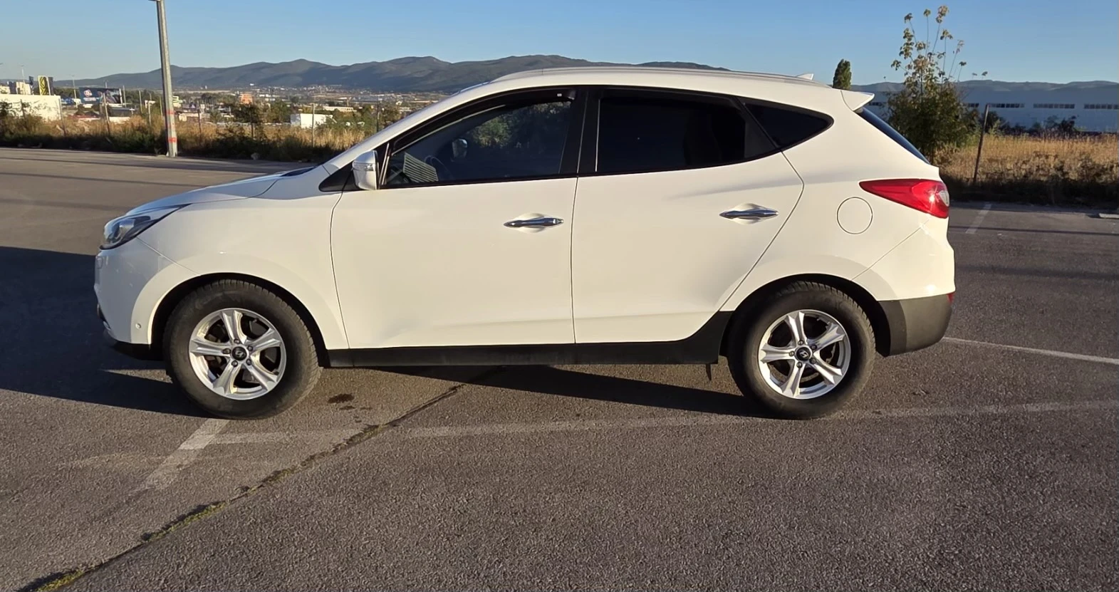 Hyundai IX35, снимка 3 - Автомобили и джипове - 56183392