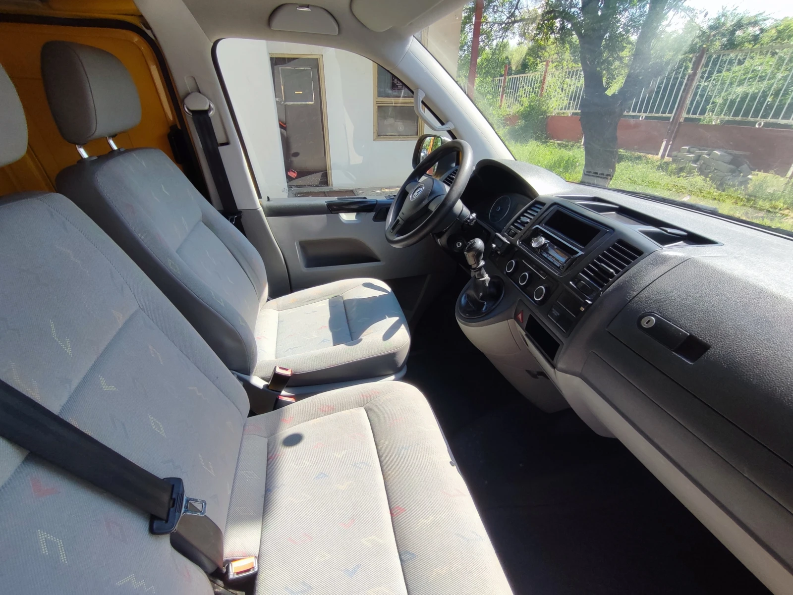 VW Transporter 2.0TDI-115kc-КЛИМА-СТАРТ СТОП-ЕВРО 5М, снимка 11 - Бусове и автобуси - 54855881