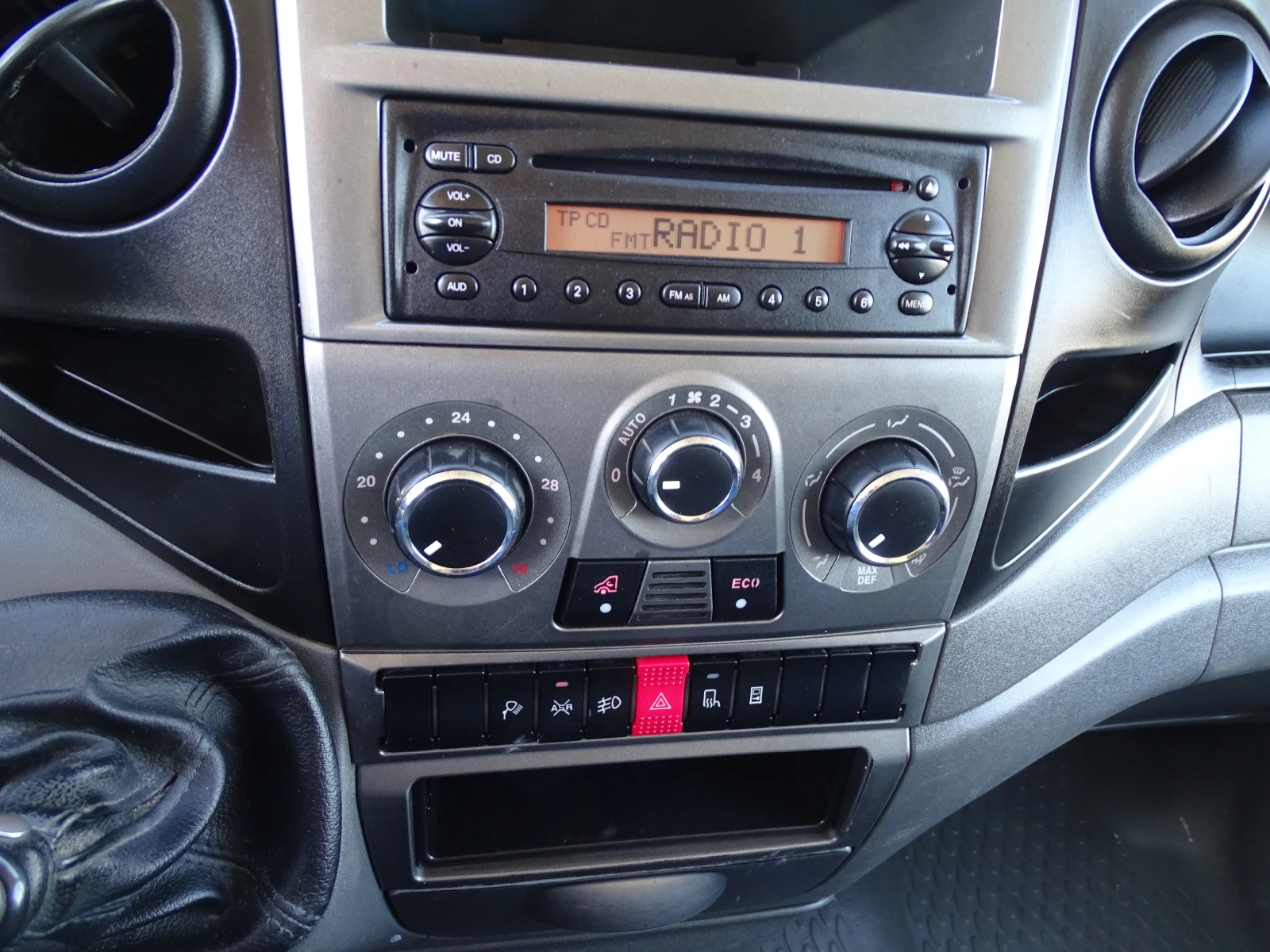 Iveco 35c15 3.0HPI  КАТ. * Б* * * КЛИМАТИК* * * , снимка 8 - Бусове и автобуси - 55735259