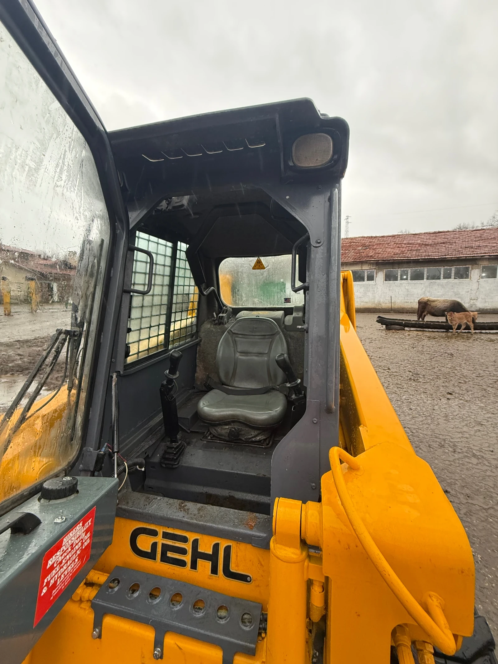 Мини челни товарачи GEHL 5240 - изображение 7