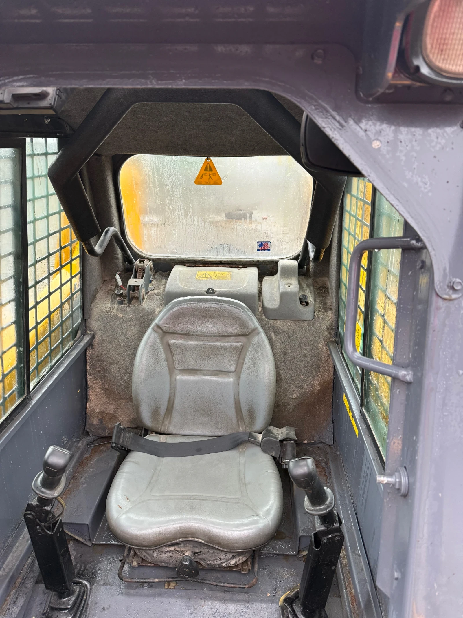 Мини челни товарачи GEHL 5240 - изображение 9