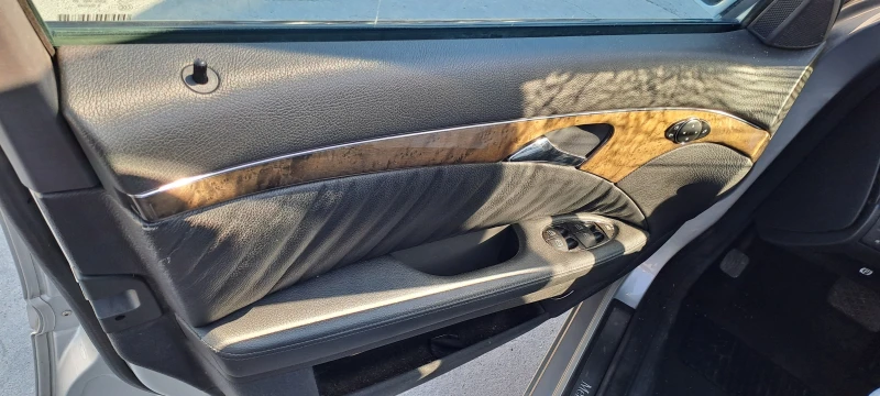 Mercedes-Benz E 280 3.2CDI V6 AVANTGARDE 3БР., снимка 12 - Автомобили и джипове - 20460549