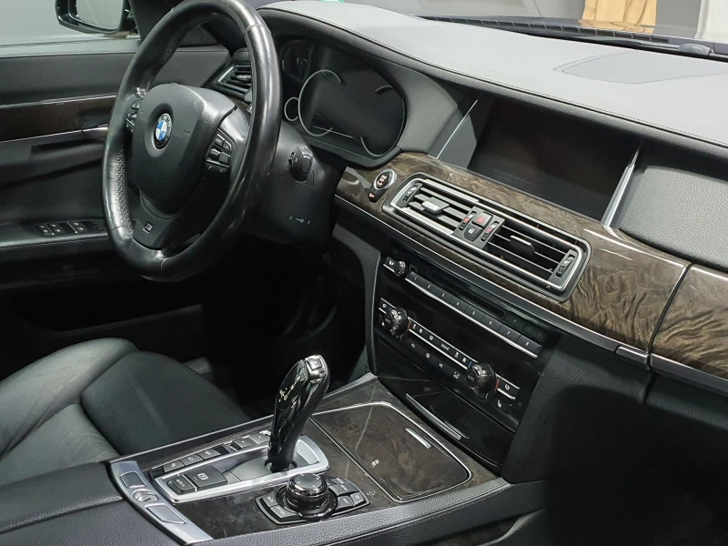 BMW 750 M-paket, снимка 4 - Автомобили и джипове - 48119661