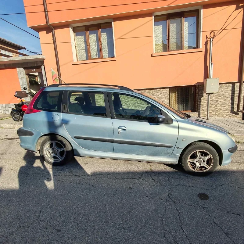 Peugeot 206 Комби, снимка 4 - Автомобили и джипове - 51647310