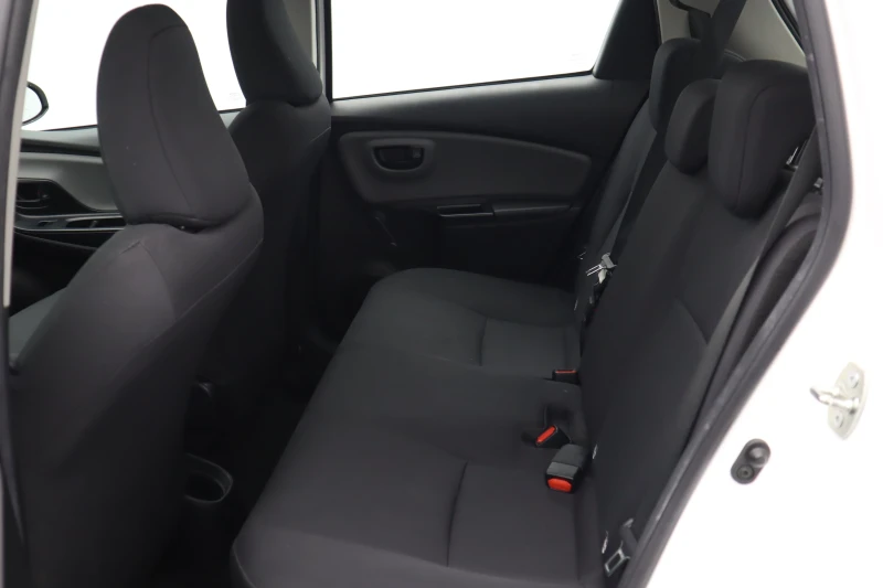 Toyota Yaris 1.5 HYBDRID, снимка 12 - Автомобили и джипове - 52451786