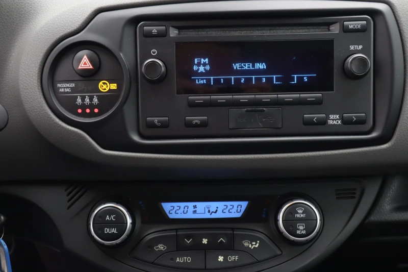 Toyota Yaris 1.5 HYBDRID, снимка 16 - Автомобили и джипове - 52451786