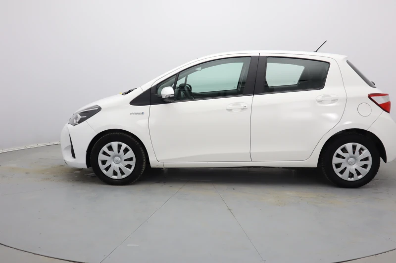 Toyota Yaris 1.5 HYBDRID, снимка 8 - Автомобили и джипове - 52451786