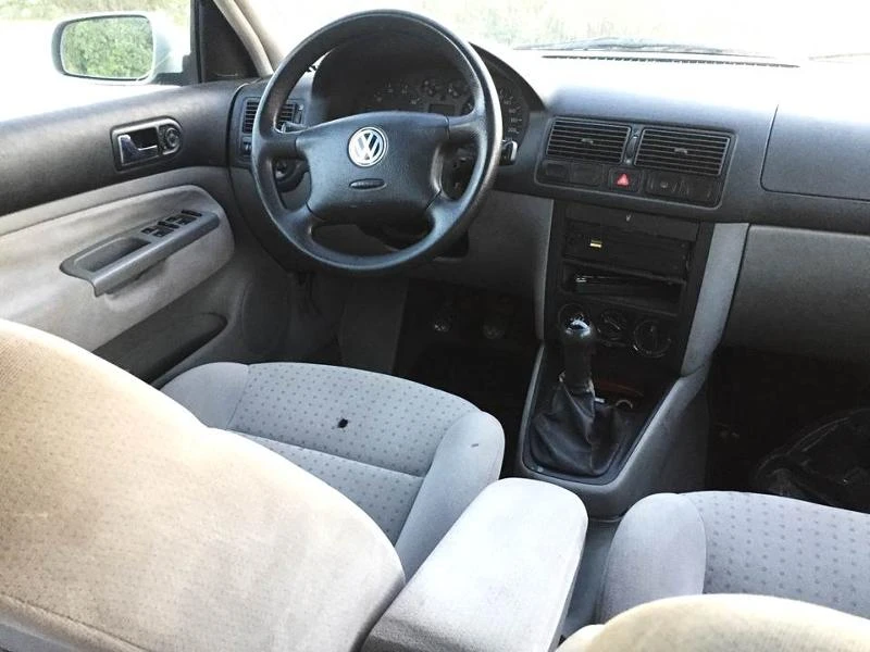 VW Golf 1.6, снимка 7 - Автомобили и джипове - 36968495