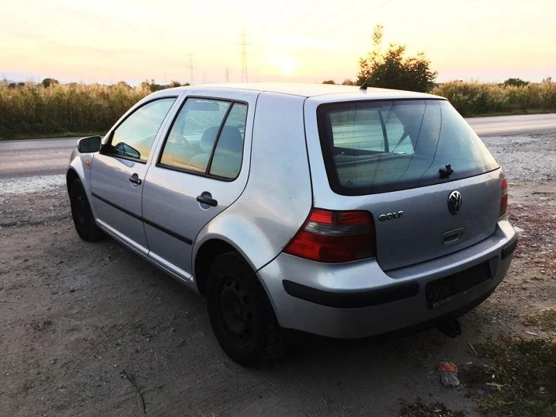 VW Golf 1.6, снимка 4 - Автомобили и джипове - 36968495