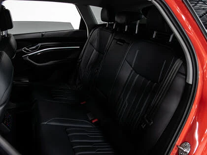 Audi E-Tron ОБДУХВАНЕ* 360 КАМЕРА* ПАМЕТ* BANG&OLUFSEN* HEADUP, снимка 14 - Автомобили и джипове - 53906837