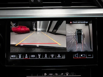 Audi E-Tron ОБДУХВАНЕ* 360 КАМЕРА* ПАМЕТ* BANG&OLUFSEN* HEADUP, снимка 11 - Автомобили и джипове - 53906837