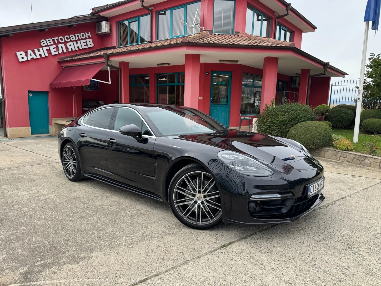 Porsche Panamera 4S* TURBO Optic* Night Vision* Sport Chrono - изображение 2