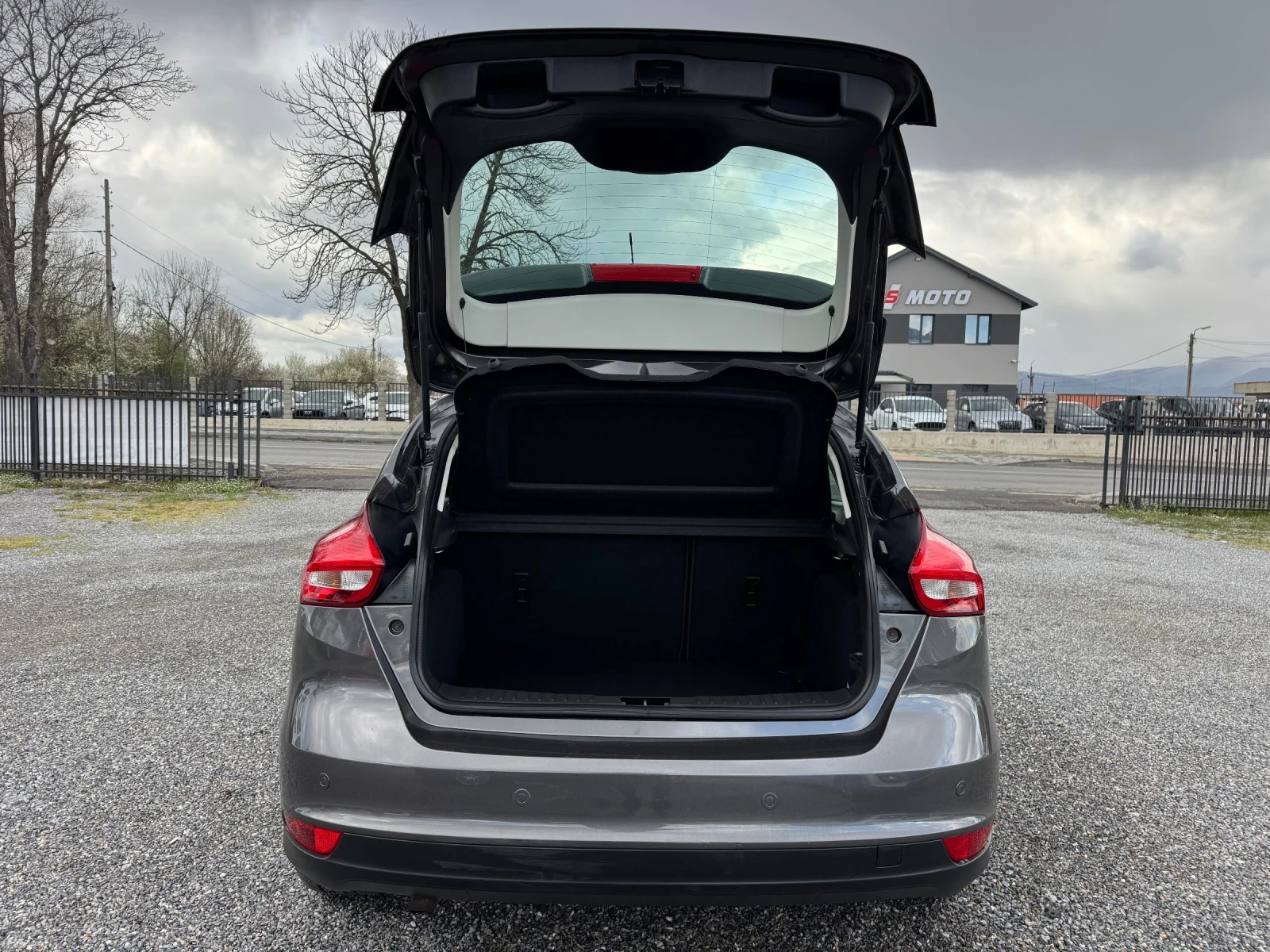 Ford Focus 1.0Ecoboost NAVIGATION 6 speed!!EURO 6!!!, снимка 16 - Автомобили и джипове - 54092363