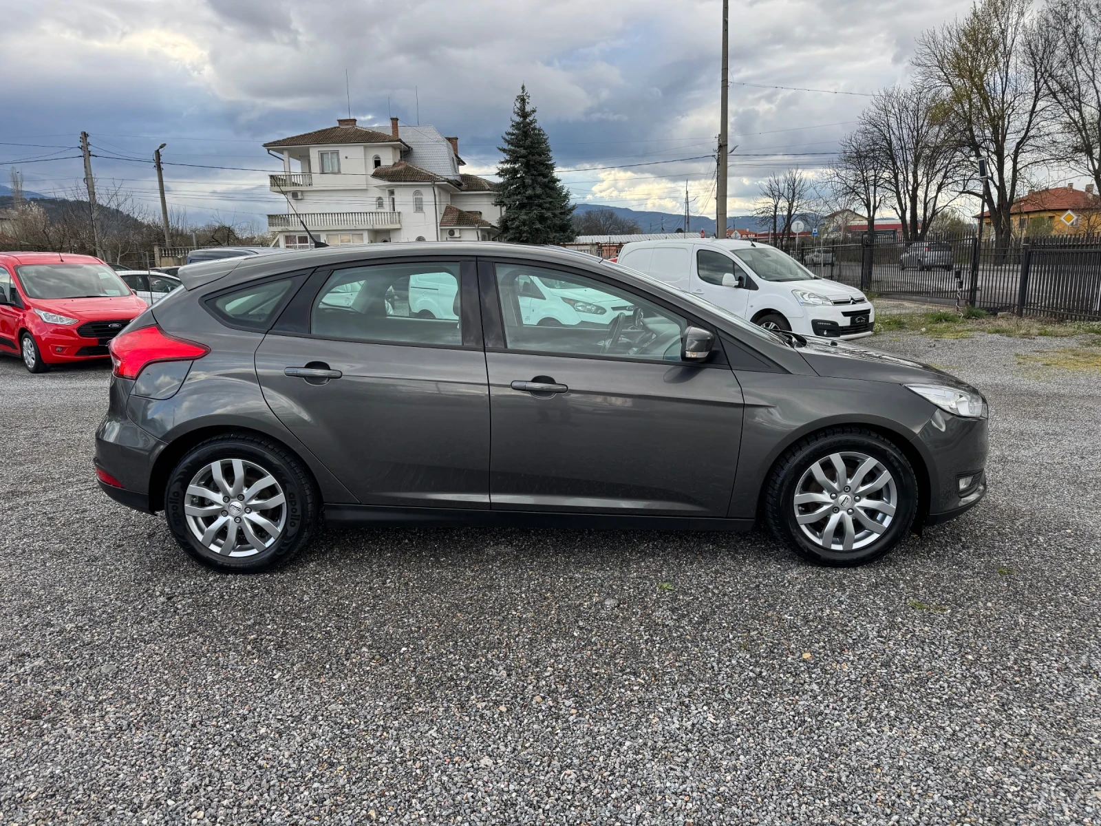 Ford Focus 1.0Ecoboost NAVIGATION 6 speed!!EURO 6!!!, снимка 8 - Автомобили и джипове - 54092363