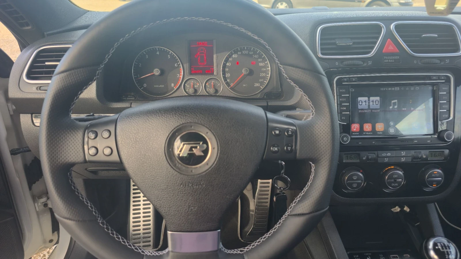 VW Scirocco 2.0 TSI, снимка 10 - Автомобили и джипове - 54340563