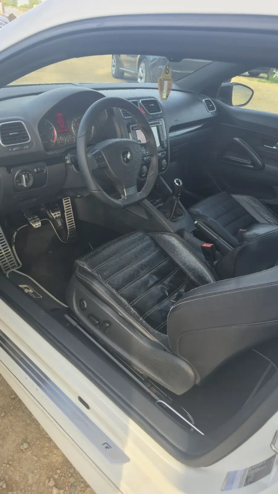 VW Scirocco 2.0 TSI, снимка 12 - Автомобили и джипове - 54340563