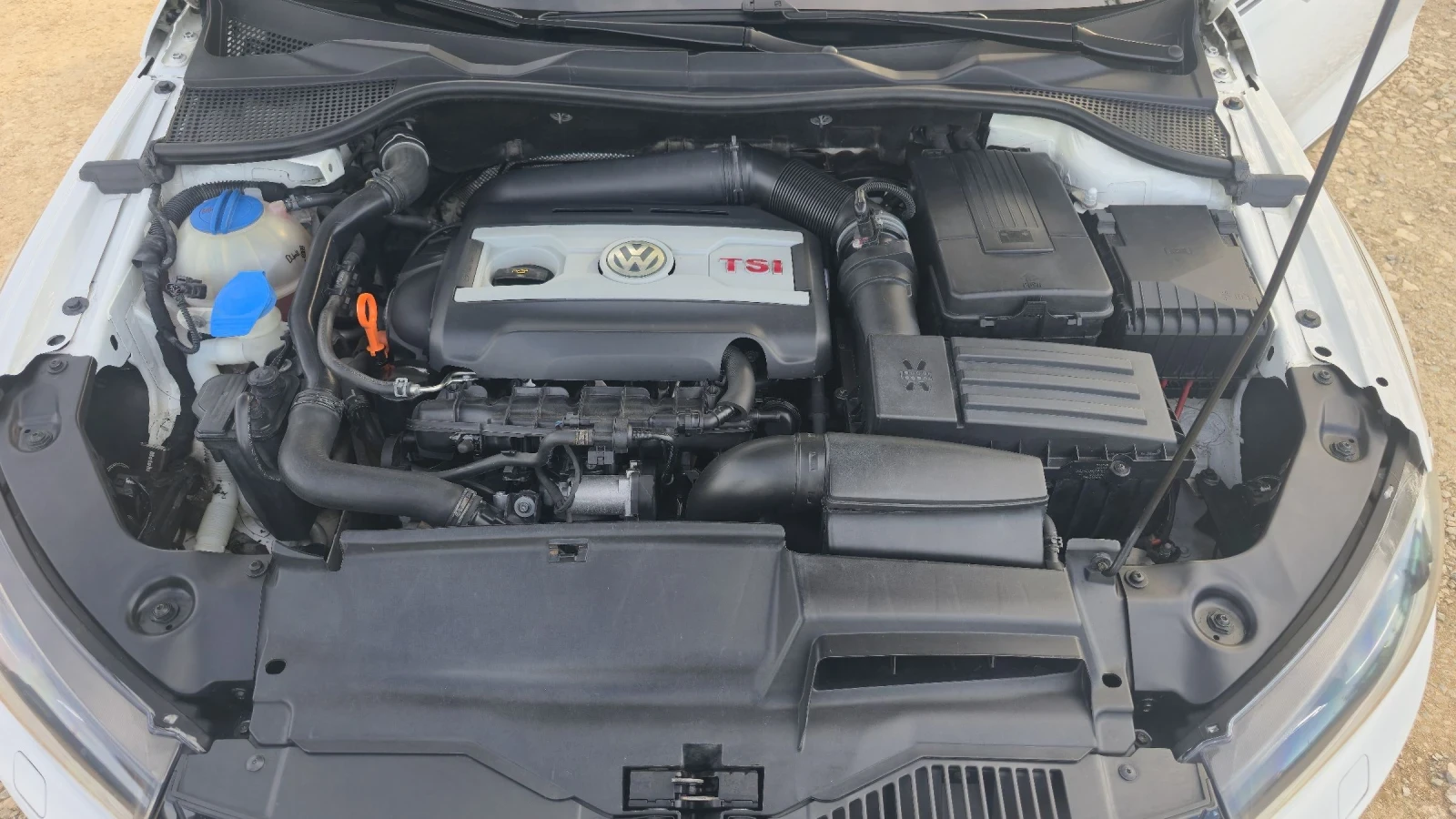 VW Scirocco 2.0 TSI, снимка 15 - Автомобили и джипове - 54340563