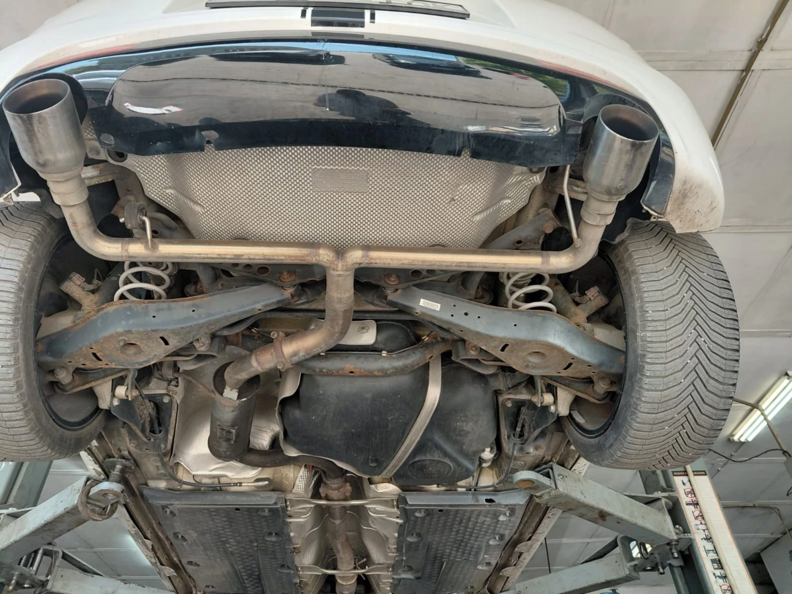 VW Scirocco 2.0 TSI, снимка 16 - Автомобили и джипове - 54340563