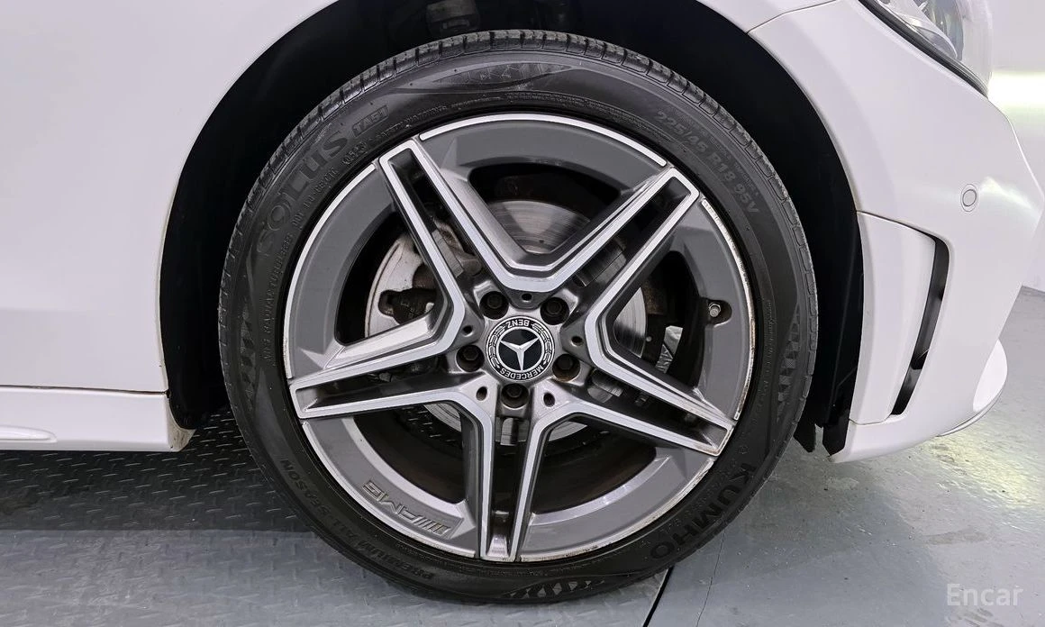 Mercedes-Benz C 200, снимка 5 - Автомобили и джипове - 54394561