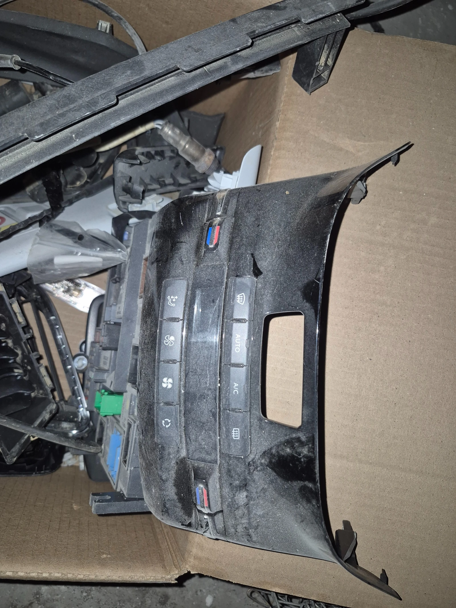 Peugeot 208, снимка 14 - Автомобили и джипове - 55006016
