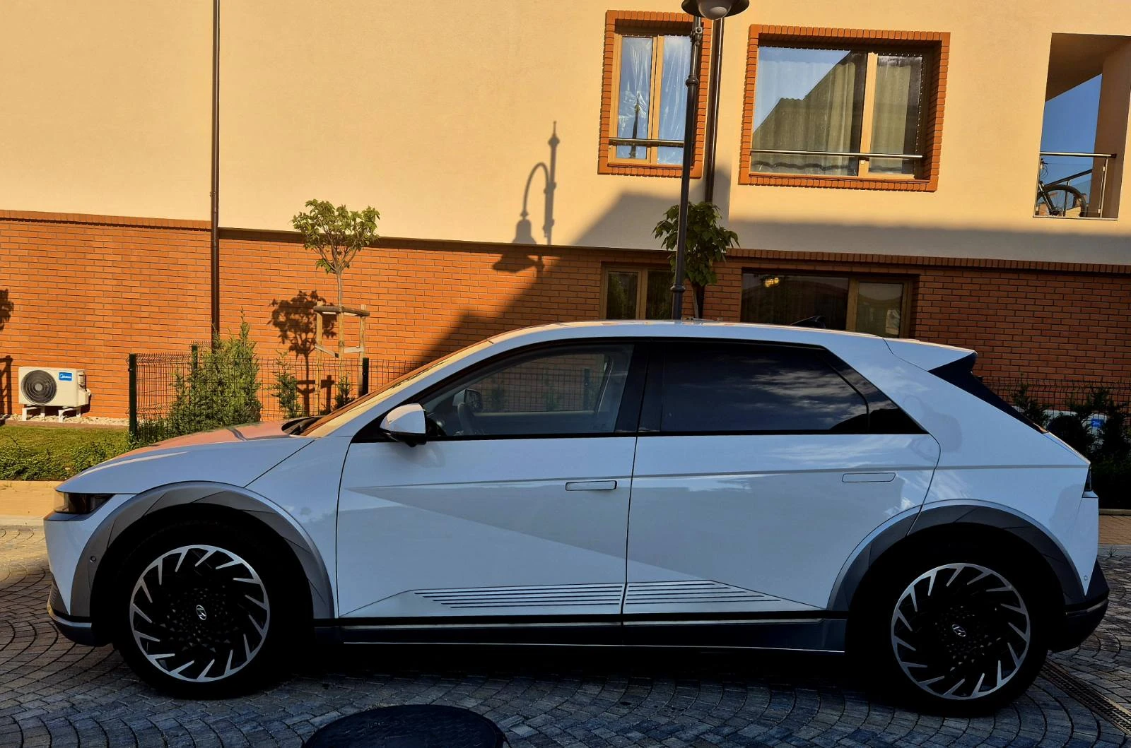 Hyundai Ioniq 5 * UNIQ* 72.6KW ГАРАНЦИОНЕН* SOH 100%* , снимка 6 - Автомобили и джипове - 55193885
