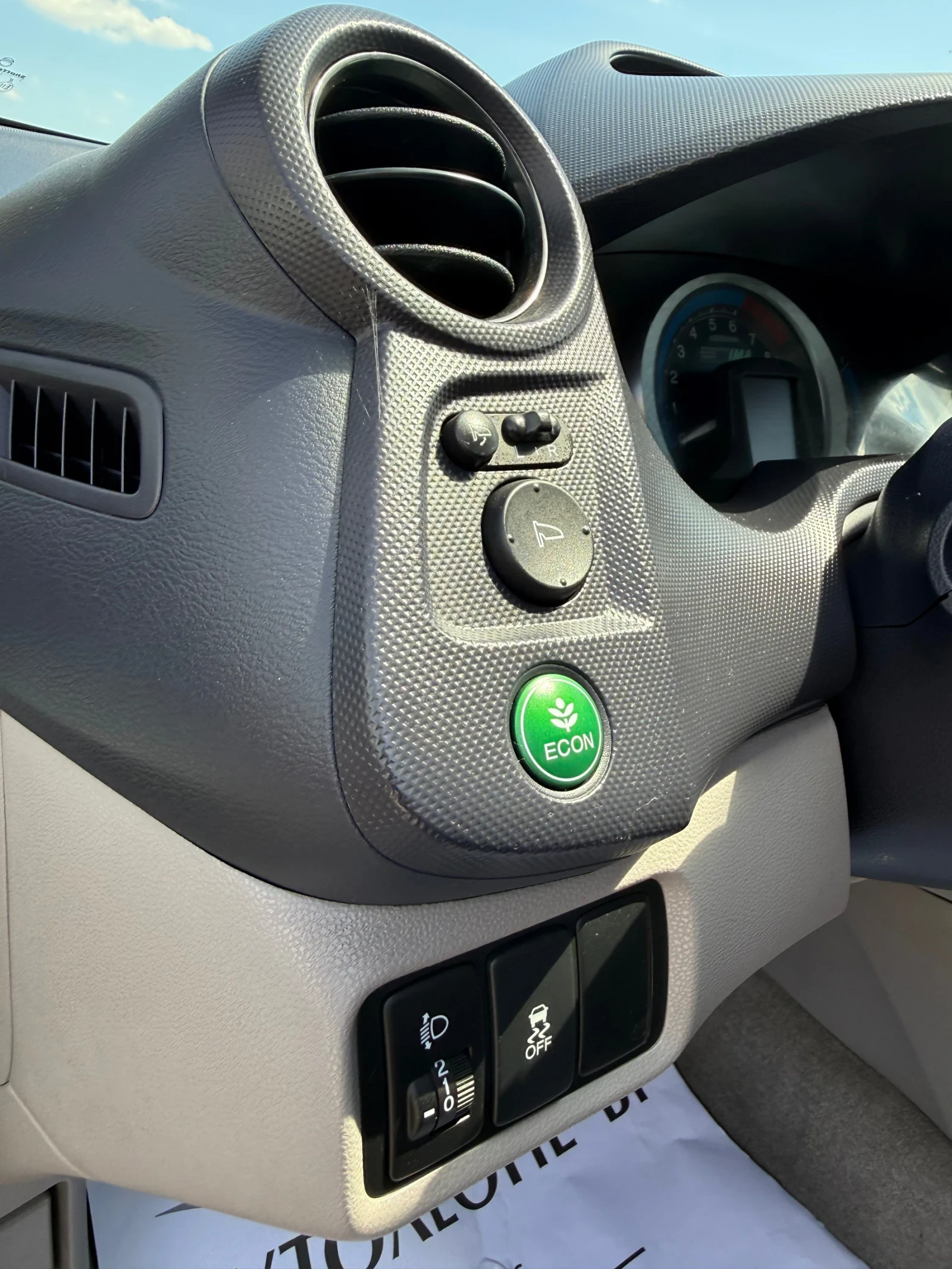 Honda Insight 1.3 HYBRID, снимка 13 - Автомобили и джипове - 55395939